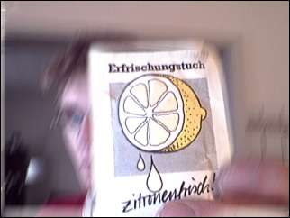 Buck hat ein Erfrischungstuch gefunden